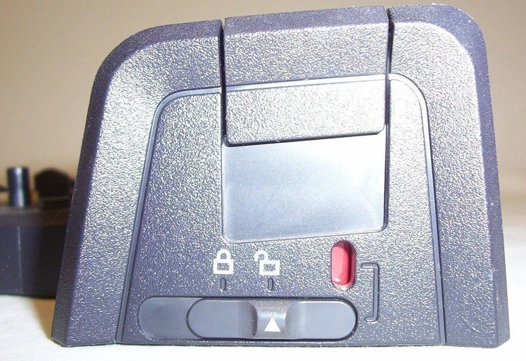 Dell docking station / port replicator PR01X / 0HD062 / 02243 - qty avail