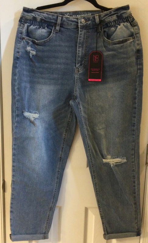 No Boundaries Distressed High Rise Mom Jeans Size 11 Womens Tapered Mid Wash