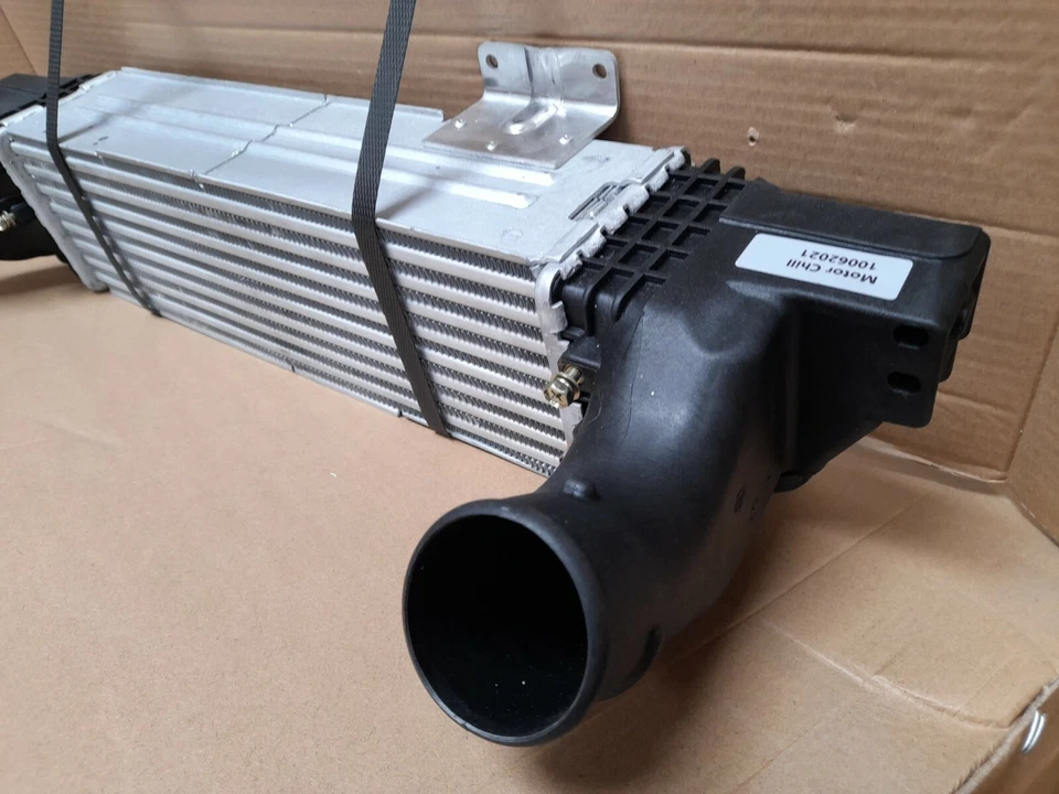 NUEVO INTERCOOLER COMPATIBLE CON KIA SORENTO 2,5CRDI 2006-2009 CON ORIFICIO SENSOR Foto 3 de 4