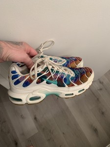 Nike Air Max Plus Alternate Galaxy AR1949-100 | SneakerNews.com