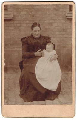 Photograph portrait mother in Biedermeier dress with her child on her lap, Mu 