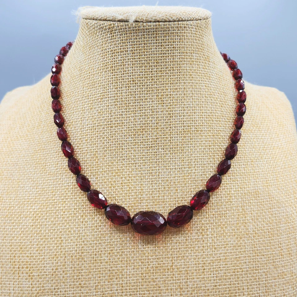 Ожерелье из полупрозрачных бакелитовых граненых овальных градуированных бусин вишневый янтарь 17 дюймов 15,8 г - Изображение 3 из 4