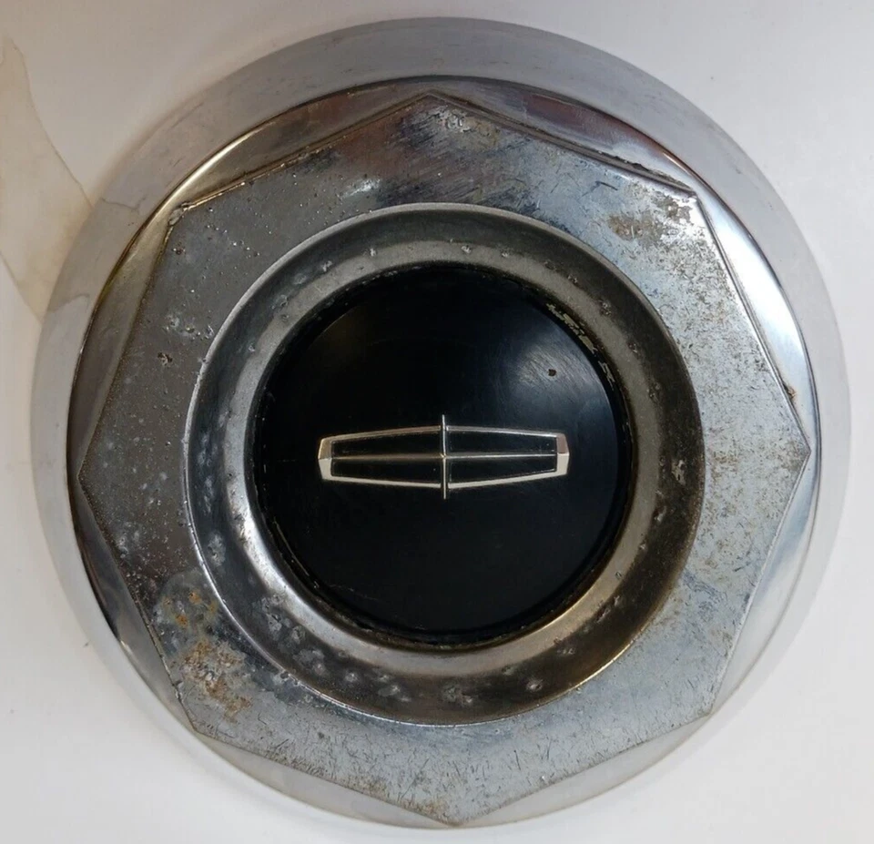 Juego de 4 tapas centrales para platos para perros Lincoln Town Car 1975-1993 (DD451) usadas OEM Foto 2 de 4