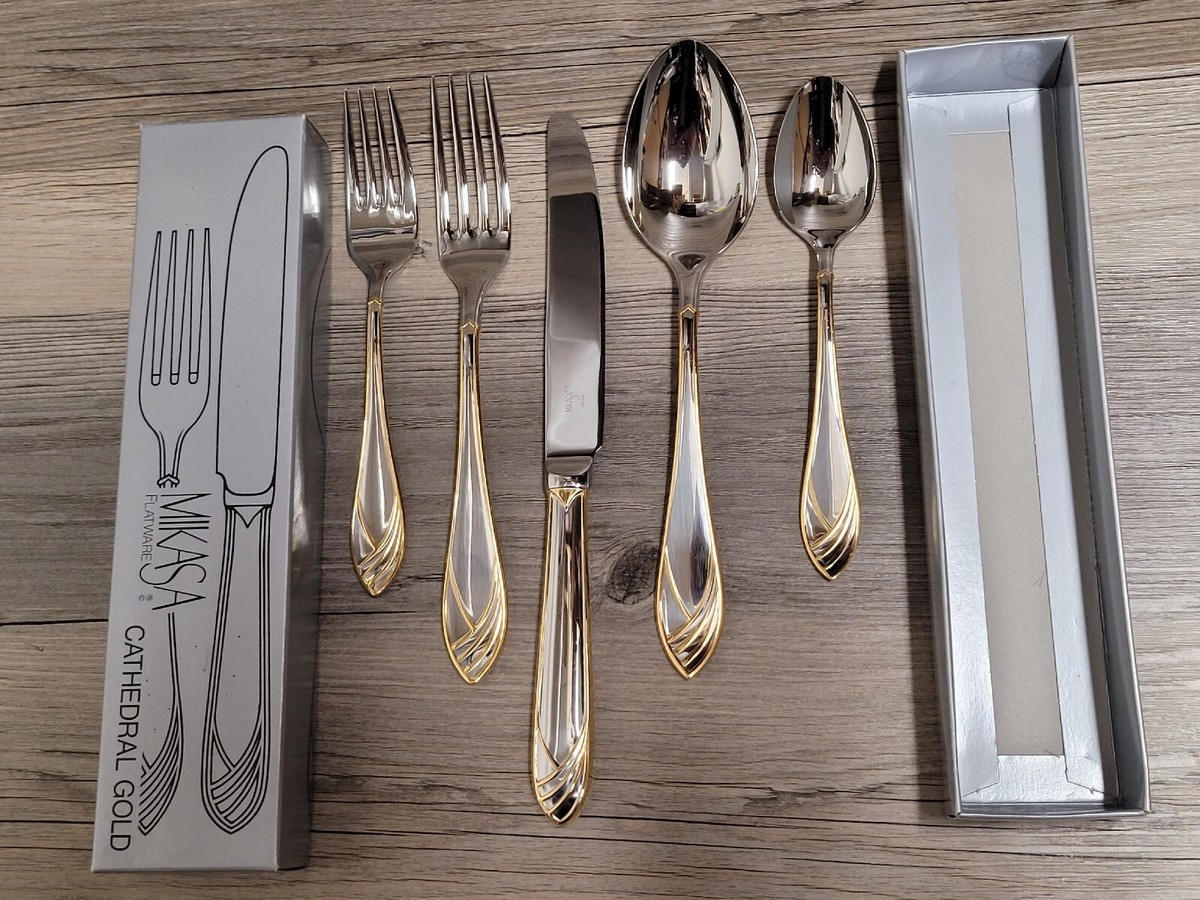 MIKASA 金箔　LaurieGatesデザイン　31cm Mikasa 18-8 Cathedral Gold Stainless Flatware 5 Piece Place