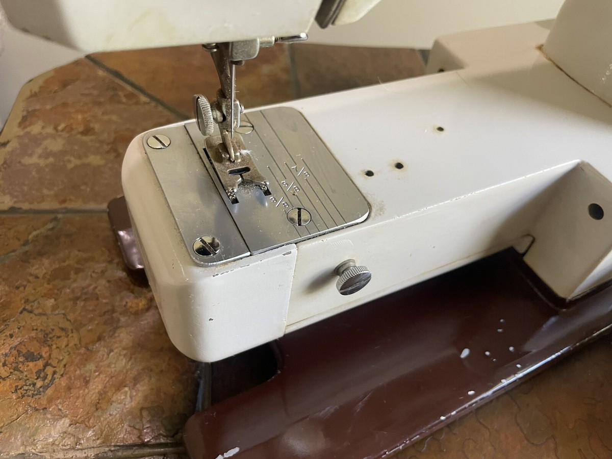 40s 50s vintage USA製 Vintage JC Penney 6925 Stretch 344C Sewing Machine With Pedal