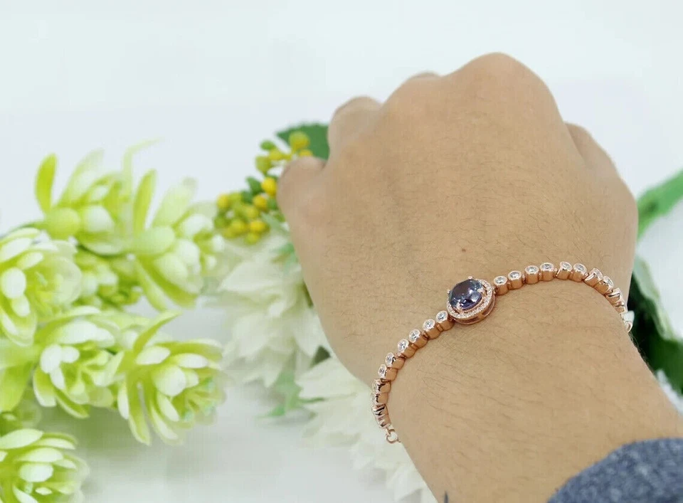 Brazalete Bolo Simulado Alejandrita Corte Redondo 4Ct Elegante Simple Oro Rosa 14K FN Foto 3 de 4