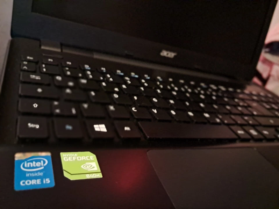 Aspire E 15 E5-571G-52T3◦ Intel@ Core i5-5200U Gerorce@ 840M  2 GB RAM4 GB DDR3 - Bild 4 von 4