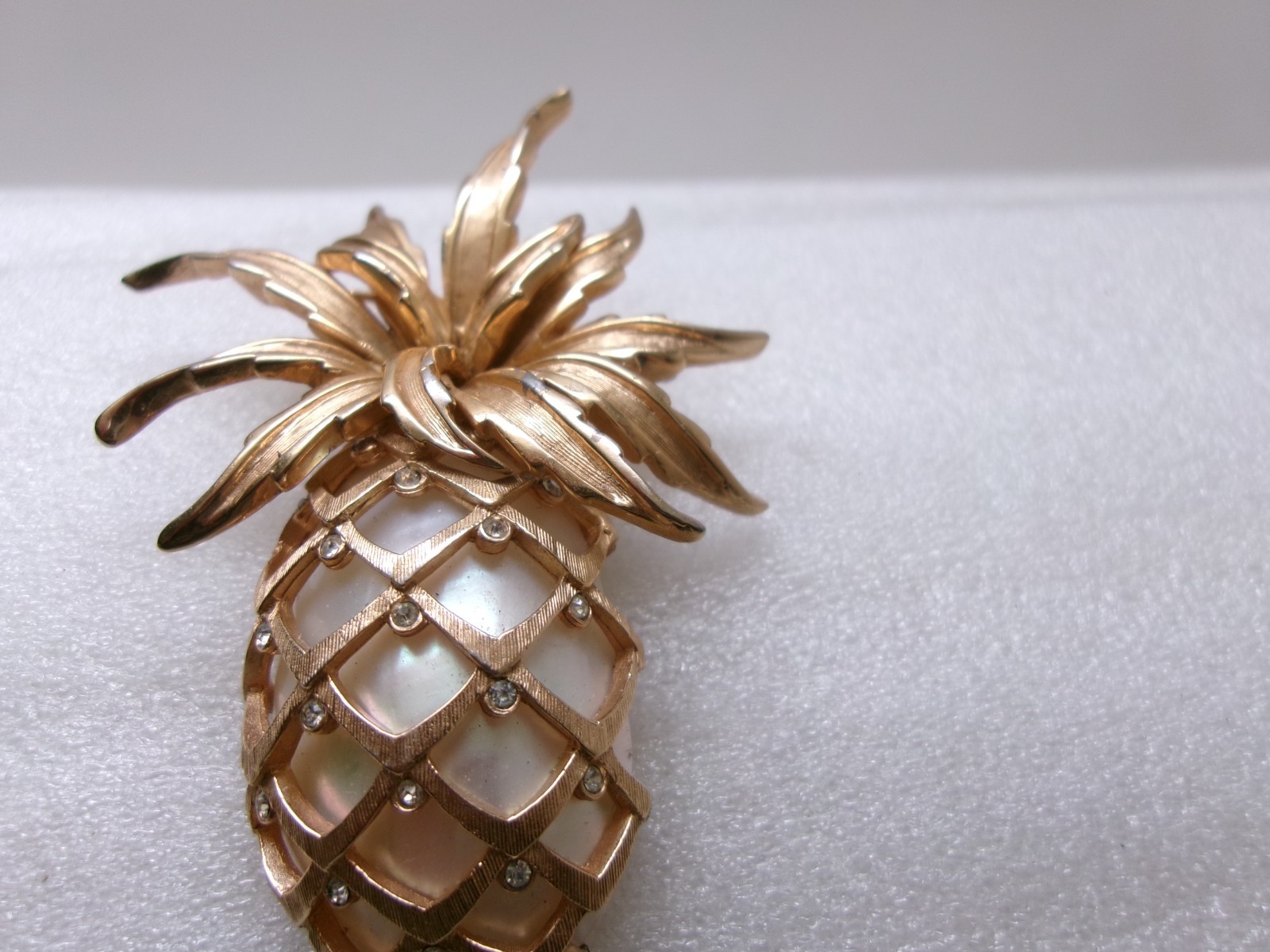 Boucher Pineapple Brooch MOP Shell Tiny Rhineston… - image 8
