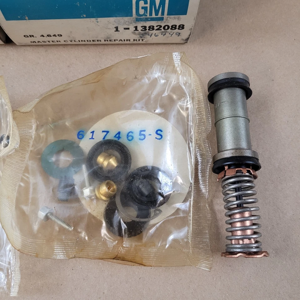 2 NOS GM 1967-70 Buick Pontiac Oldsmobile con frenos de tambor Master Cyl kits de reconstrucción Foto 3 de 4