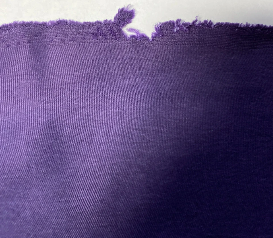 Tela de seda púrpura oscuro 41" x 2 + yardas Foto 2 de 3