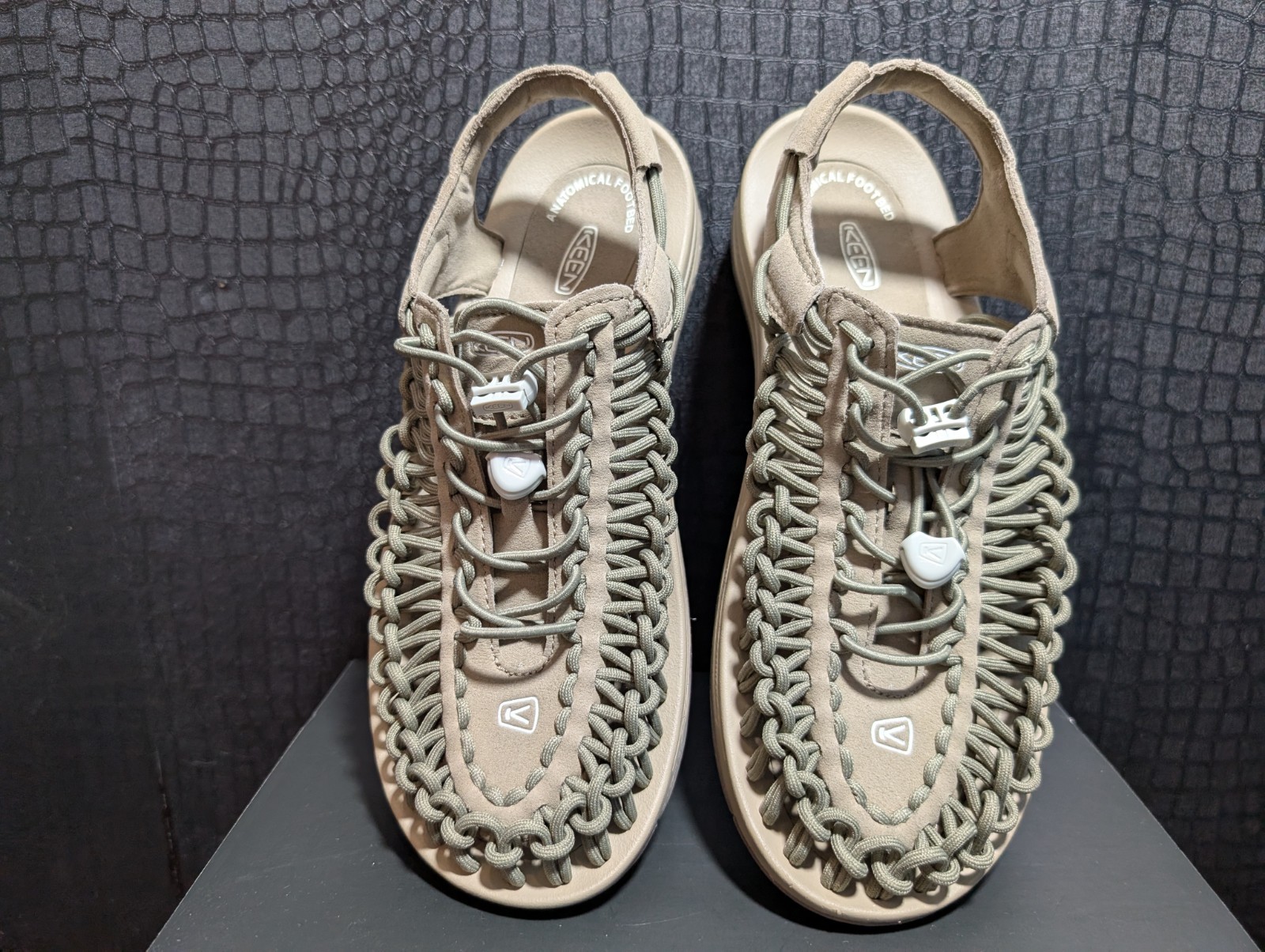 Sandalo uomo Keen Uneek Timberwolf Plaza Taupe nuovo con scatola TAGLIA 9 MSRP S140