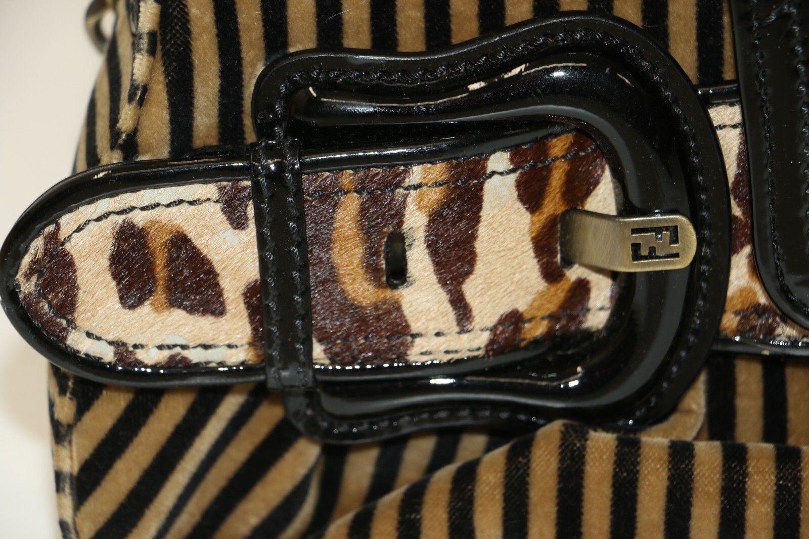 PONY Borsa a tracolla Fendi in pelo di cavallo a righe gialle e nere Marrone