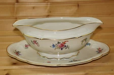 Hutschenreuther Weimar 5433 Gravy Boat or Sauce Bowl with Underplate, 10 1/4"