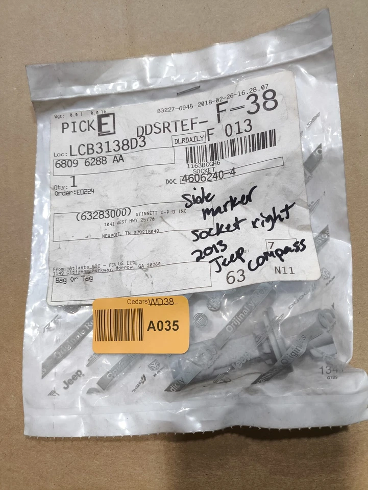 Conector luces marcadoras laterales Dodge Nitro. 2007-2011. 68096288AA Foto 3 de 3