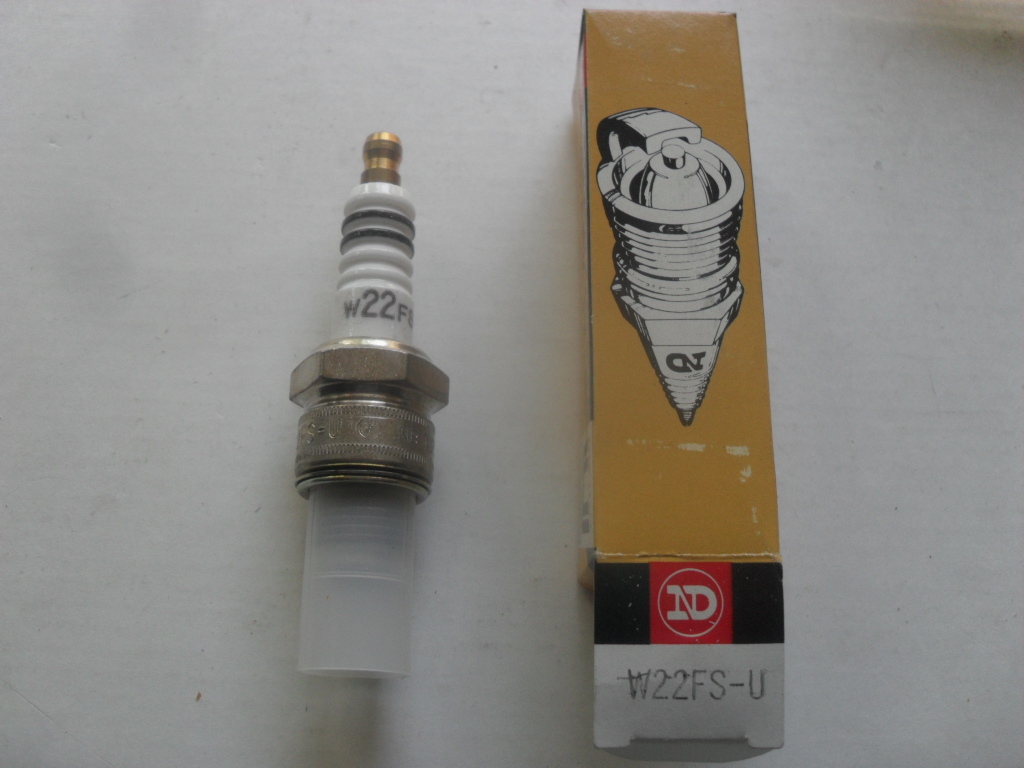 NOS NEW GENUINE DENSO NIPPONDENSO W22FS-U HOT SPARK PLUG NGK B7HS AUTOLITE 4092