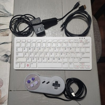 Raspberry Pi 400 Keyboard Computer 4GB Pi400DK Unit Only Danish Layout SC0380