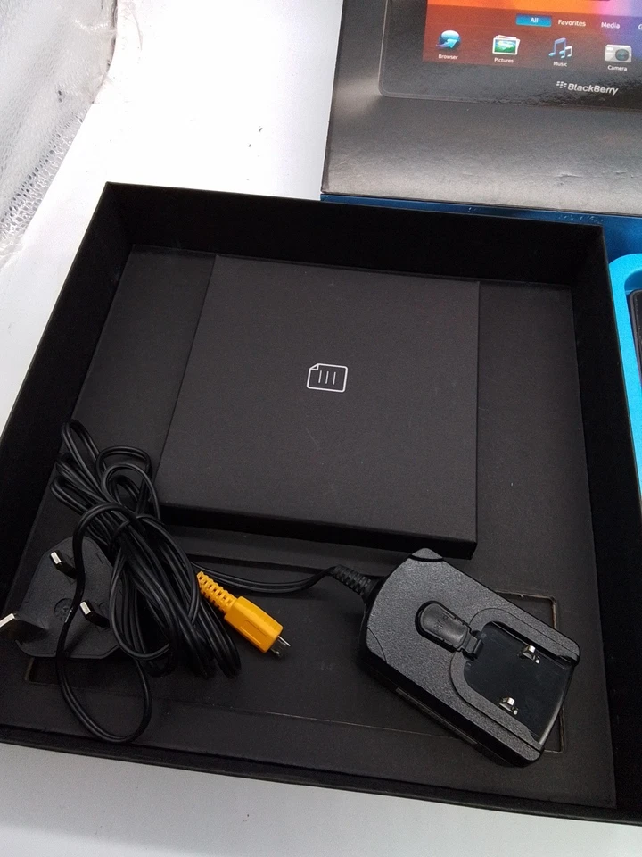 BlackBerry PlayBook 64GB Wi-Fi 7 Inch In Box - Image 4 of 4