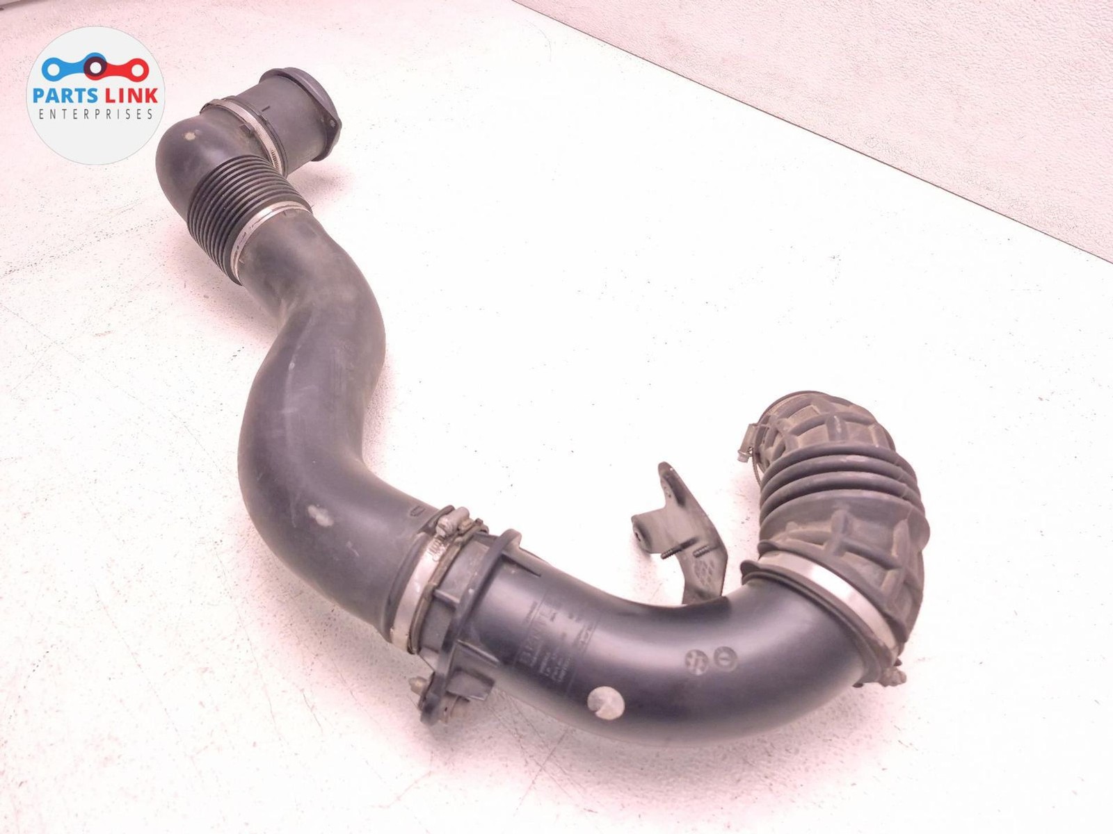 2016-20 BENTLEY BENTAYGA RIGHT INLET AIRBOX INTAKE PIPE HOSE SENSOR 6.0L 636 OEM