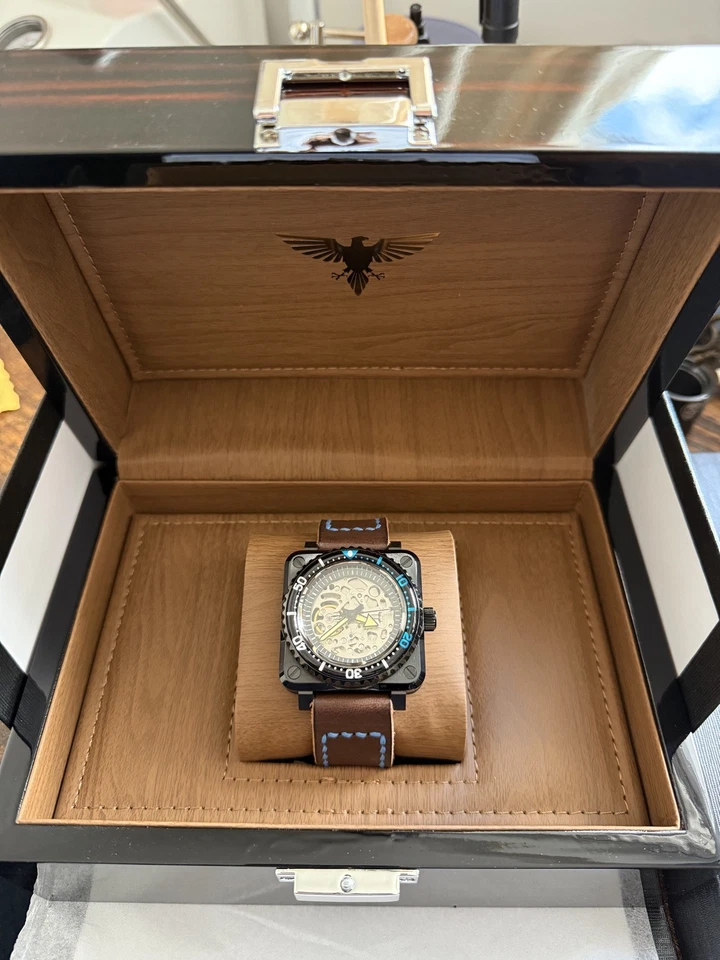 Reloj Skeleton mod a medida impulsado por Seiko NH70 movimiento automático hecho a mano Foto 2 de 4