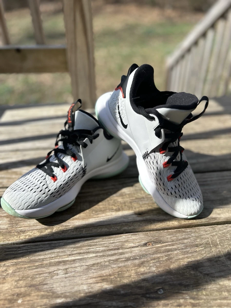 LeBron witness 5 ‘Pure Platinum Light Dew’ size 9 in men’s Size 9 - Nike LeBron Witness 5 Pure Platinum Light Dew for  main image 3