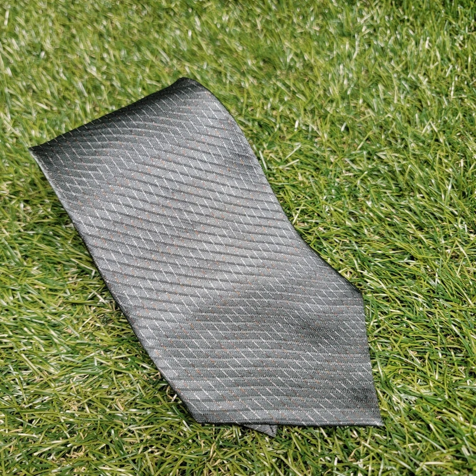 Corbata de seda DKNY rayas grises plateadas para hombre Foto 2 de 4