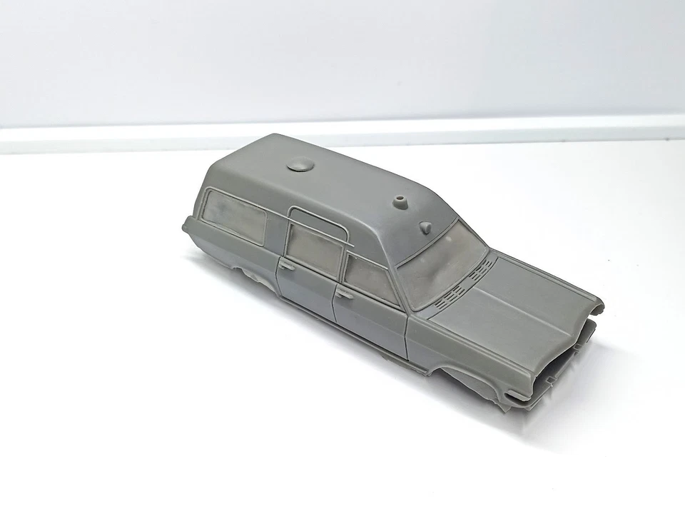 Incomplet : Kit OPEL Kapitan "Ambulance" 1965 - Résine - 1:43 - Photo 2/4