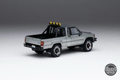 1/64 CHASE Toyota 1985 Hilux SR5 xTracab 4x4 RAW BTTF DiecastTalk