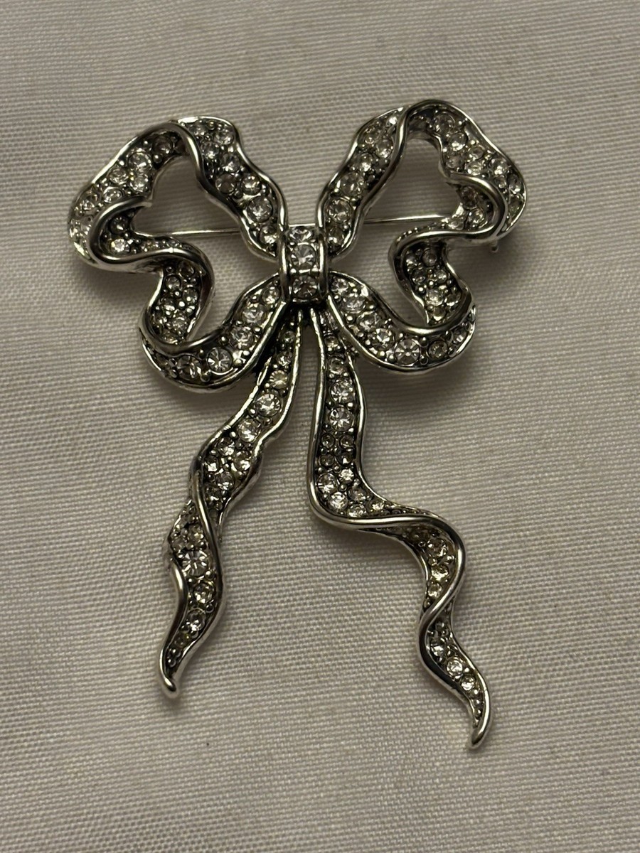 VINTAGE ? RHINESTONES SILVER TONE BOW BROOCH PIN  MMA . CN
