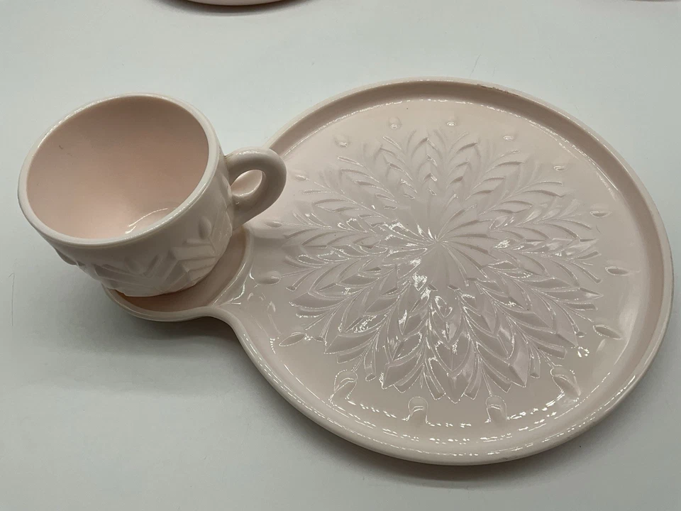 Jeannette Glass Vintage Shell Pink Milk Glass Juego de 5 platos y tazas de aperitivo Foto 4 de 4