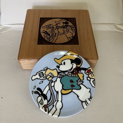 Vintage disney gallery LE cowboy two gun Mickey Mouse Mini 4  plate And wood box