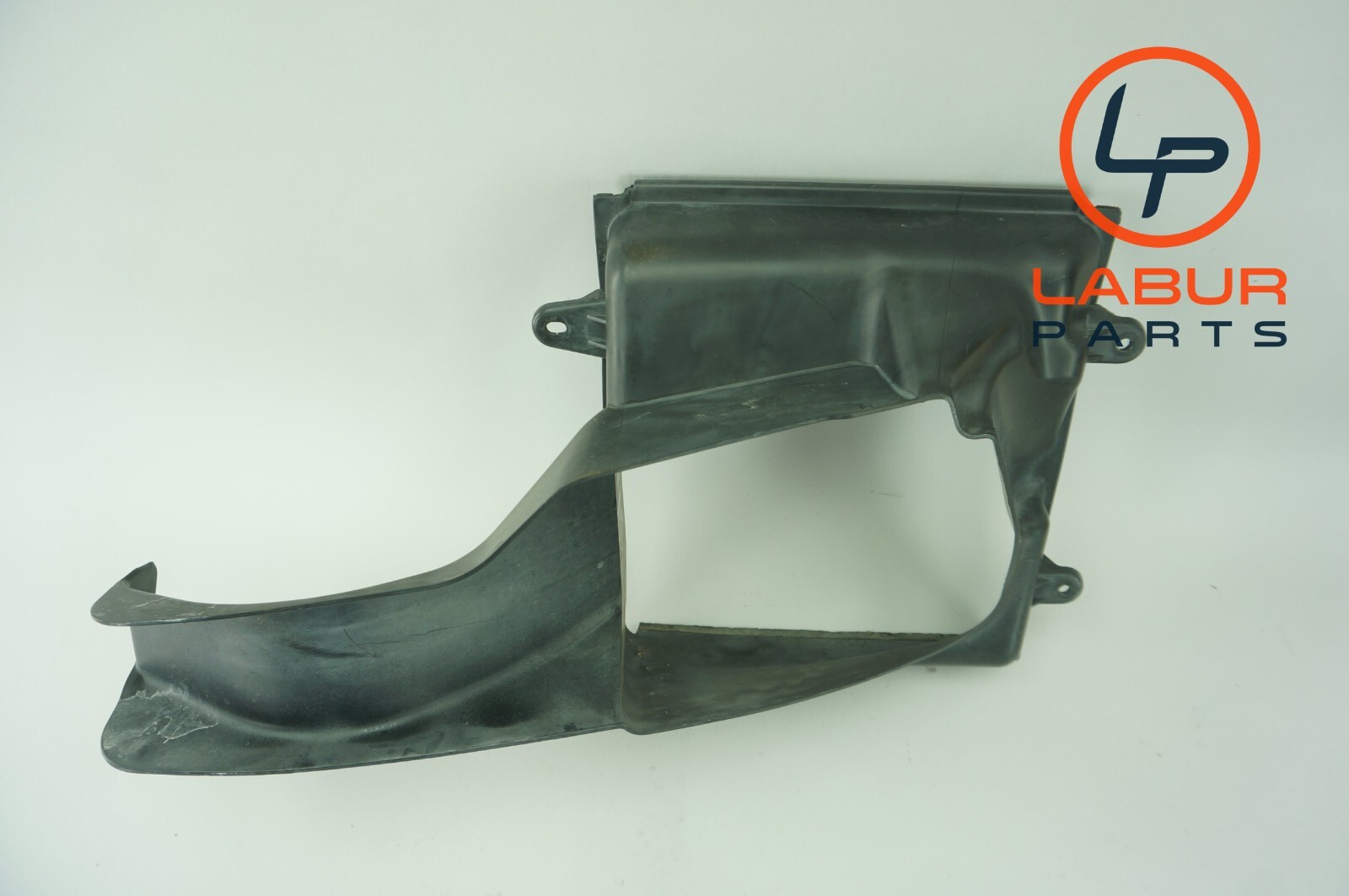 M157 14-17 Maserati Ghibli Front Left Side Intercooler Air Duct Shroud Z4769