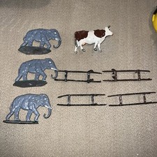 MIXED VINTAGE LEAD LOT ELEPHANT AND COW PLUS FENCE