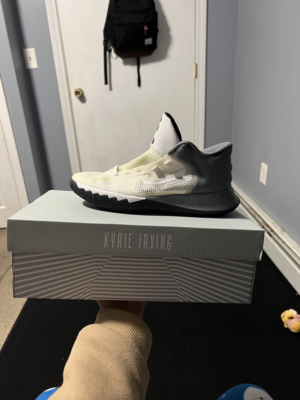 kyrie flytrap 5 size 6.5 - image 3