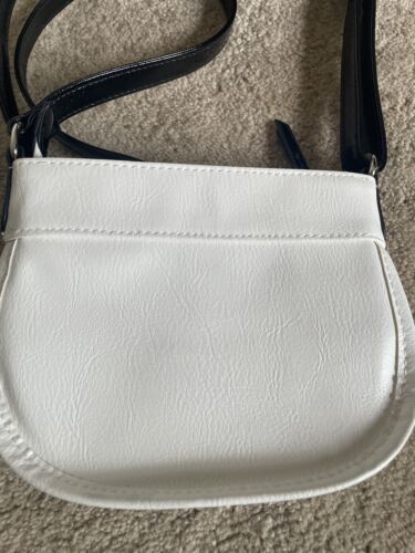 Relic Cream white & Black Mini Saddle Crossbody Purse Preowned - Picture 3 of 8