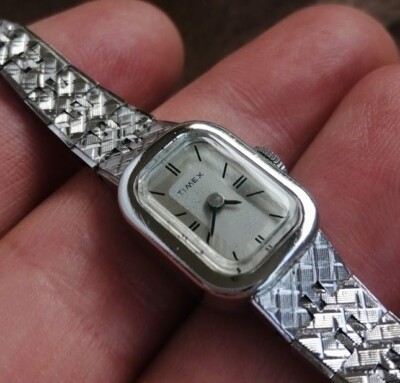 Montre Bracelet Ancienne Timex Petit Cadran Pour Femme – Non Testée (état D'origine)