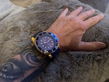 Die Kyboe! Giant 55 ist eine markante Lifestyle-Quarzuhr