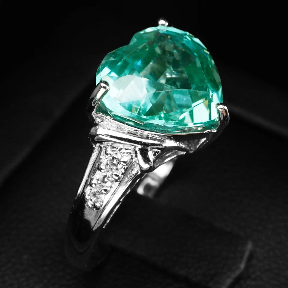 Anillos de oro blanco de plata de ley 925 de 6,15 quilates de turmalina Paraiba verde brillante Foto 3 de 4