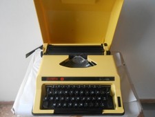 OLYMPIA DACTYLETTE  Machine à écrire  Années 1970/1980.  Vintage.