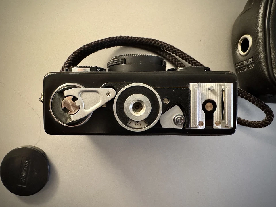 Câmera Rollei 35 S preta com lente 40mm f2.8 Sonnar HFT 35S - Imagem 3 de 4