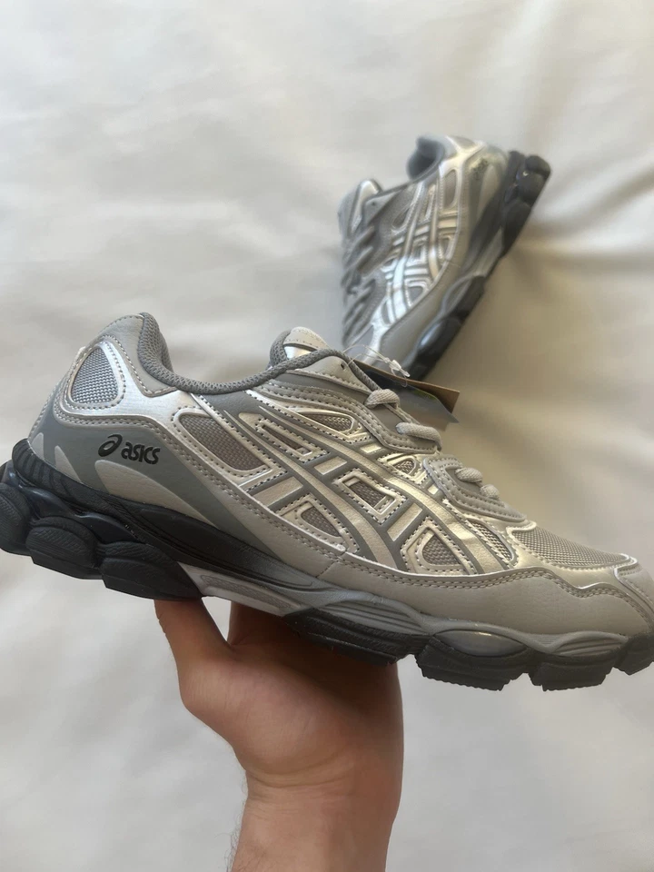 Asics Gel-Kayano - Argento/nere - Taglia EU 43.5 - US 9.5 - UK 8.5 - Immagine 2 di 4