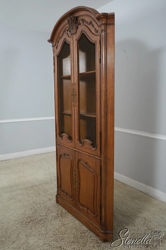 62195EC/96EC: Par de gabinetes esquineros de nogal francés atribuidos a Don Rousseau Foto 3 de 4