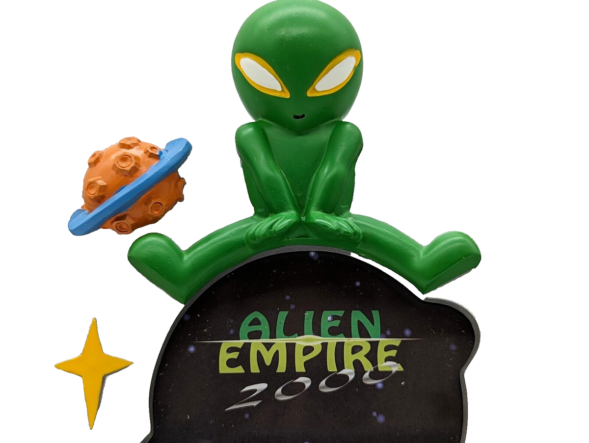New in Box - Alien Photo Frame For 3