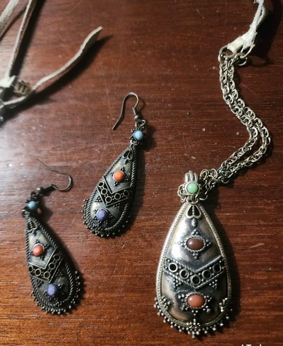 Lucky Brand Necklace And Earrings Set - Picture 5 of 6