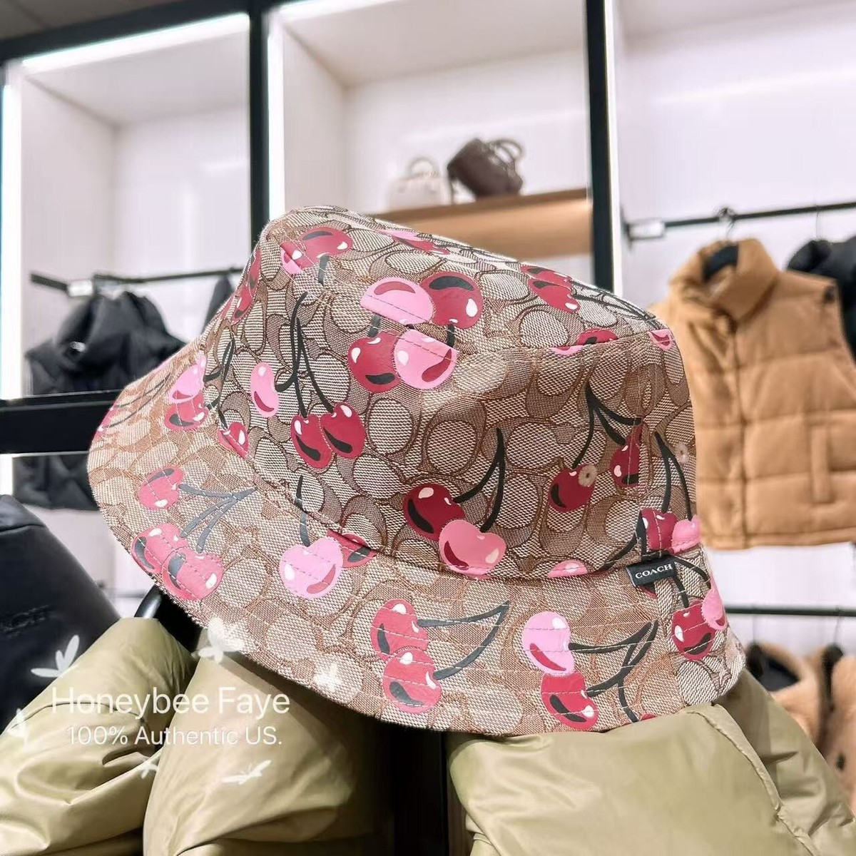 【COACH】チェリープリント＊ バケット ハット CZ550 NWT Coach women's Signature Cherry Swirl Print Bucket Hat