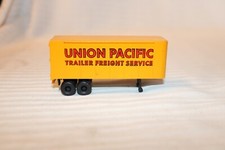 HO Scale Tyco, 24' Semi Truck Trailer, Union Pacific, Yellow, Built