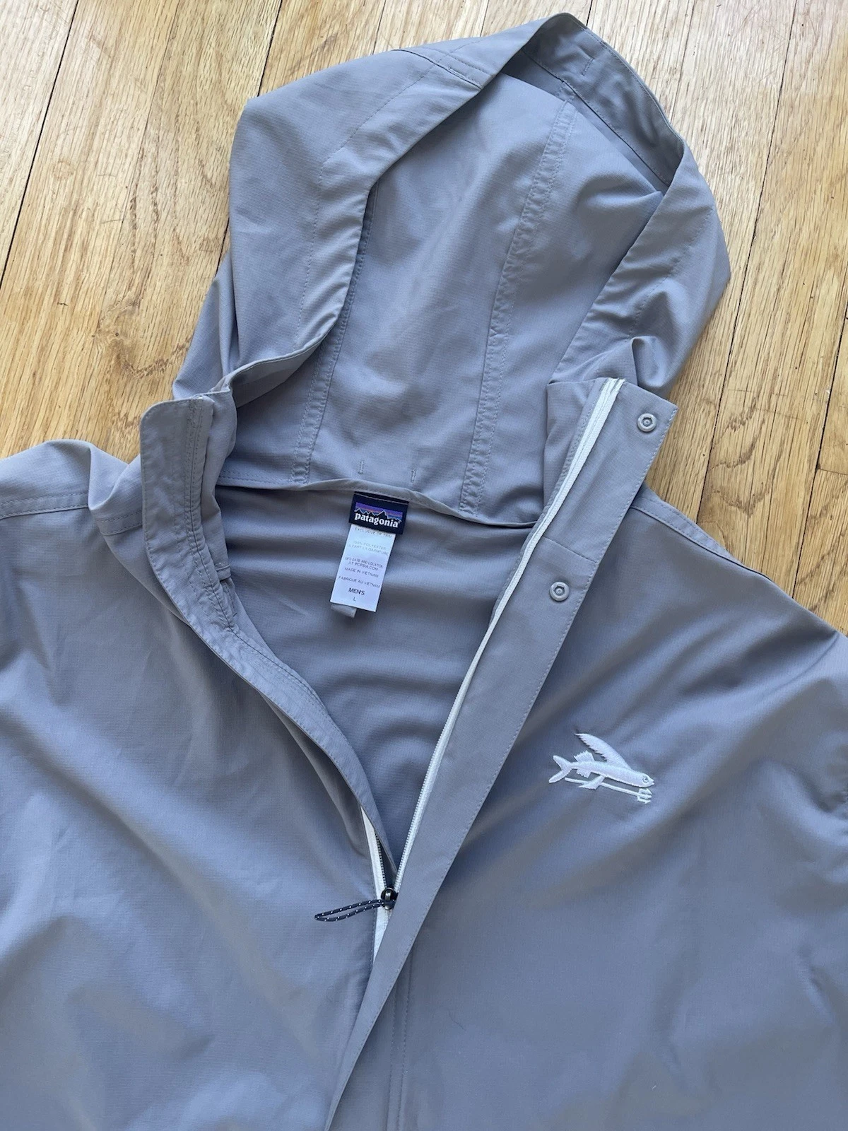 Men’s Patagonia Fish Trident Hooded windbreaker Large