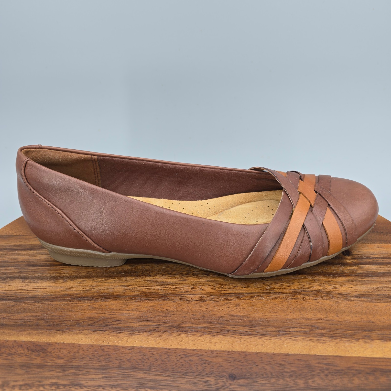 Clarks Flats Women's 8.5M Brown Leather Sara Clover Slip On Career Comfort Shoes-image