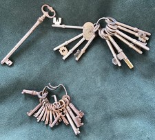Large Bunch / Lot of Antique / Vintage Skeleton Keys Various Sizes