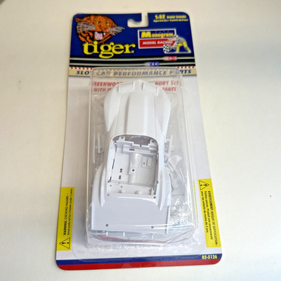 Revell Monogram 1/32 Slot Car Greenwood Corvette Body  Kit  White 85512600290