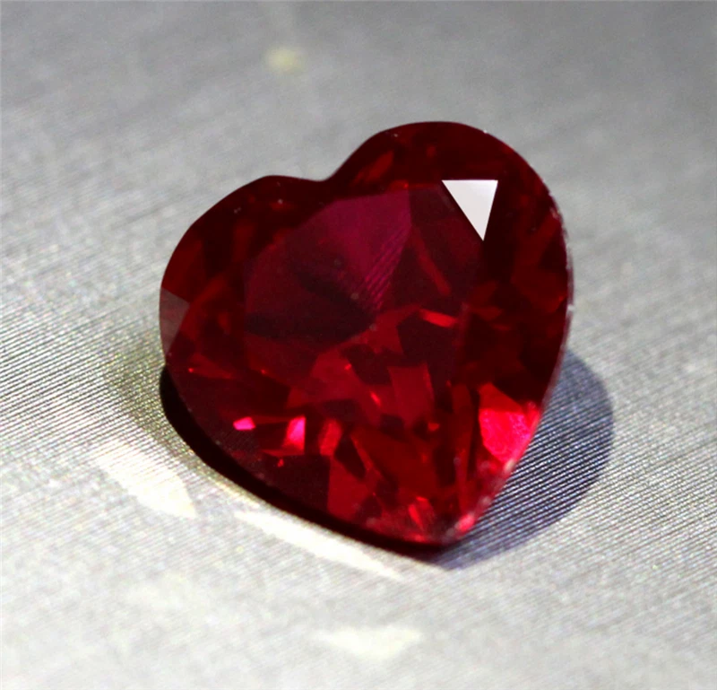 TOP QUALITY HEART CUT PIGEON BLOOD RED RUBY LAB-CREATED AAAA+ LOOSE GEMSTONE - Image 2 of 4